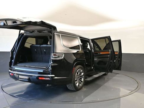 Used 2022 Jeep Grand Wagoneer Series III image 37