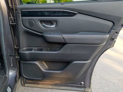 Used 2025 Honda Pilot EX-L image 31