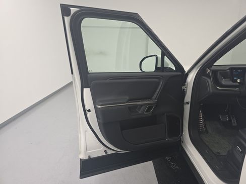 Used 2024 Rivian R1S Adventure AWD/4WD image 16