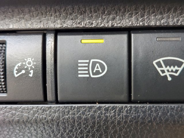 Used 2021 Toyota RAV4 SE w/ Weather & Moonroof Package AWD/4WD image 23