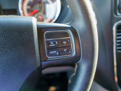 Used 2019 Dodge Grand Caravan SE image 26