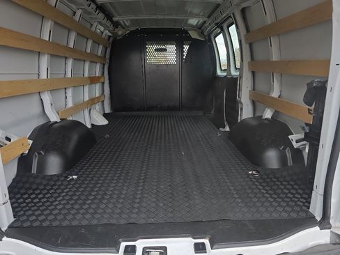 Used 2024 GMC Savana 2500 Work Van w/ Driver Convenience Package image 12