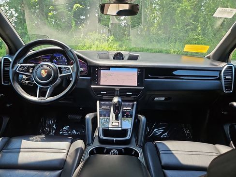 Certified 2022 Porsche Cayenne AWD/4WD image 12