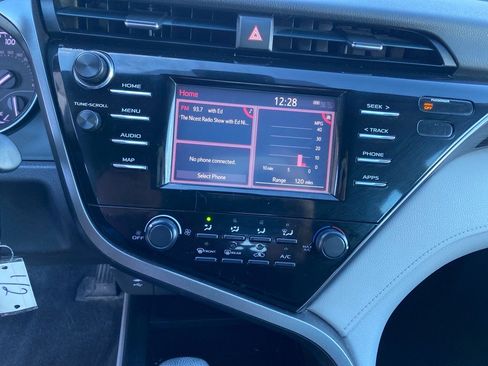 Used 2019 Toyota Camry LE image 11