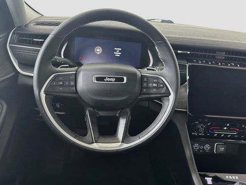 Used 2023 Jeep Grand Cherokee L Limited w/ Black Appearance Package AWD/4WD image 17