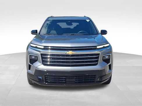Used 2025 Chevrolet Traverse High Country w/ LPO, Floor Liner Package FWD image 2