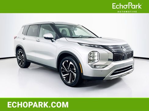 Used 2024 Mitsubishi Outlander SE Black Edition image 1