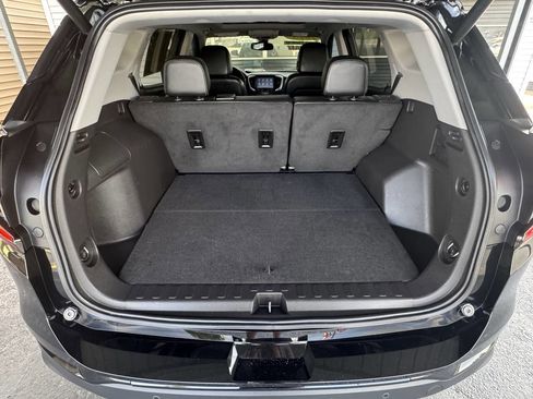 Used 2023 GMC Terrain SLT w/ Tech Package FWD image 39