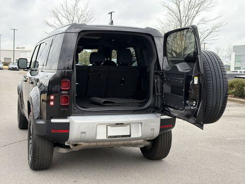 Used 2025 Land Rover Defender 110 S image 12
