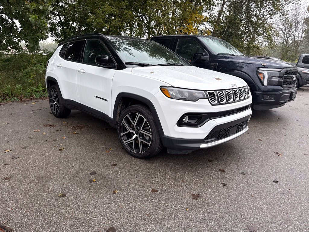 Used 2025 Jeep Compass Limited AWD/4WD image 2