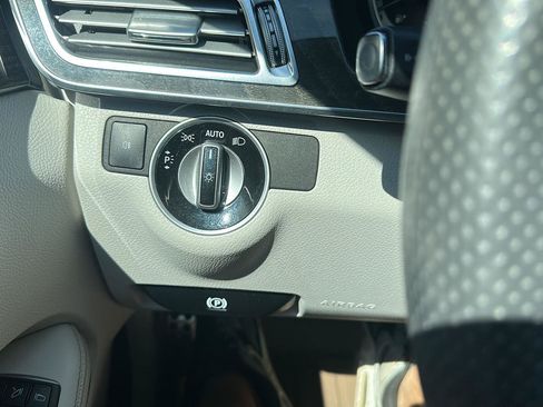 Used 2016 Mercedes-Benz E 350 4MATIC Sedan image 24