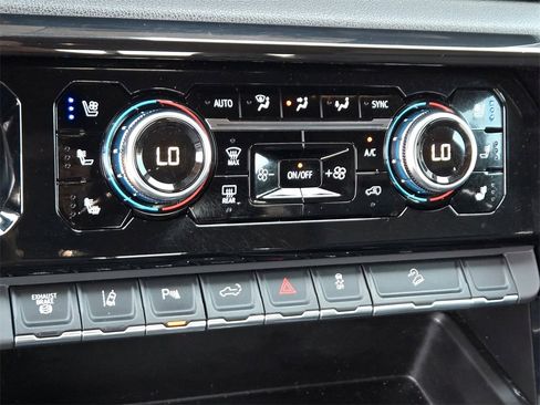 Used 2024 GMC Sierra 2500 AT4 w/ AT4 Premium Plus Package image 21