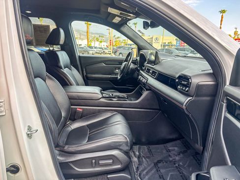 Used 2024 Honda Pilot TrailSport image 19