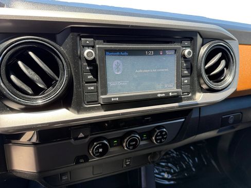 Used 2017 Toyota Tacoma SR5 w/ Tow Package RWD image 12
