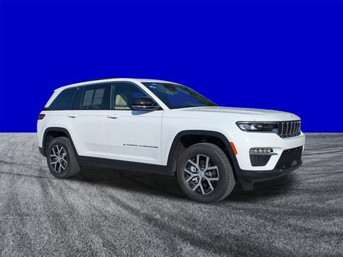 Used 2025 Jeep Grand Cherokee Limited w/ Luxury Tech Group II AWD/4WD image 2
