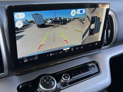 New 2025 Ford Expedition Active image 35