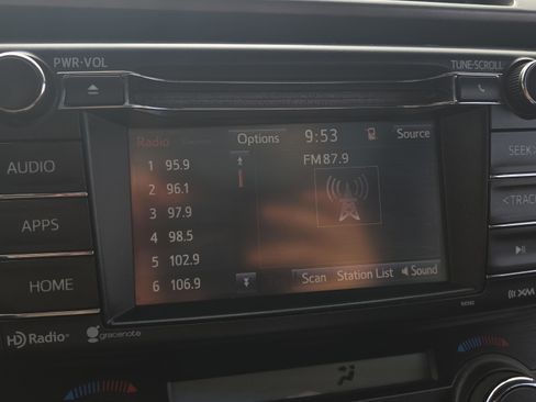 Used 2017 Toyota RAV4 SE image 31