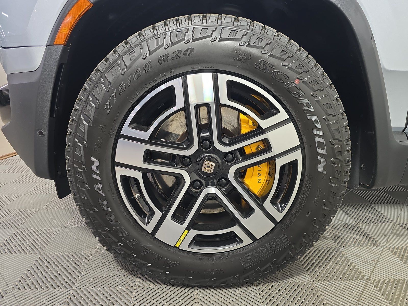Used 2023 Rivian R1S Launch Edition Quad AWD/4WD image 9