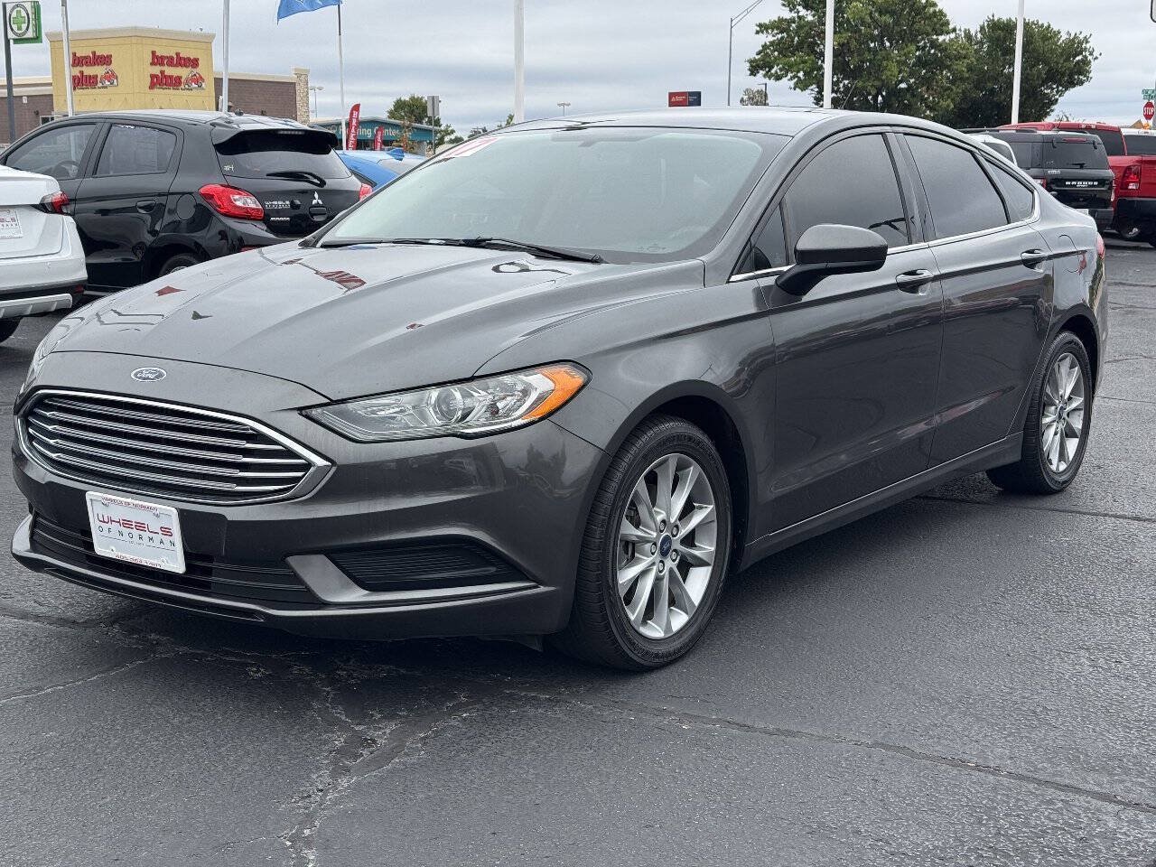Used 2017 Ford Fusion SE w/ Fusion SE Technology Package FWD image 9
