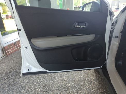 Used 2020 Honda HR-V LX image 13