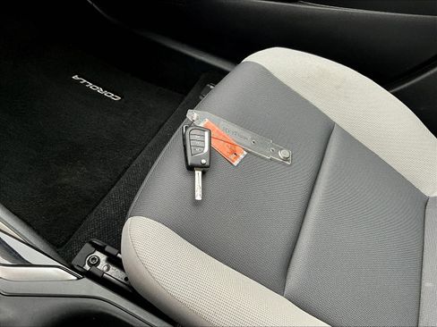 Used 2023 Toyota Corolla LE w/ Carpet Mat Package (TMS) FWD image 34