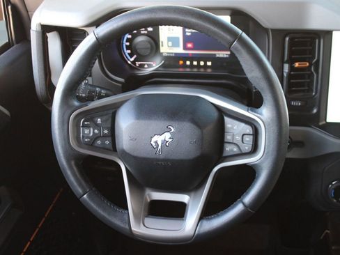 Used 2022 Ford Bronco Badlands image 14