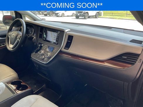 Used 2018 Toyota Sienna Limited Premium AWD/4WD image 17