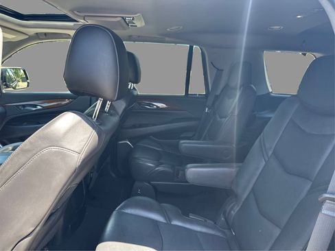 Used 2019 Cadillac Escalade Luxury AWD/4WD image 21