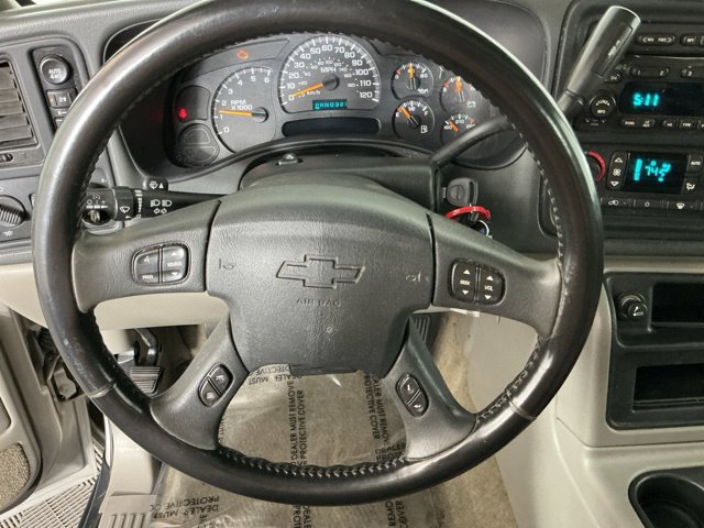 Used 2005 Chevrolet Suburban Z71 w/ Preferred Equipment Group AWD/4WD image 12