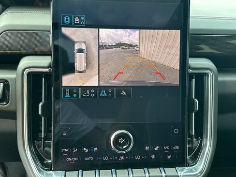 Used 2025 GMC Yukon Elevation w/ Elevation Premium Package RWD image 32