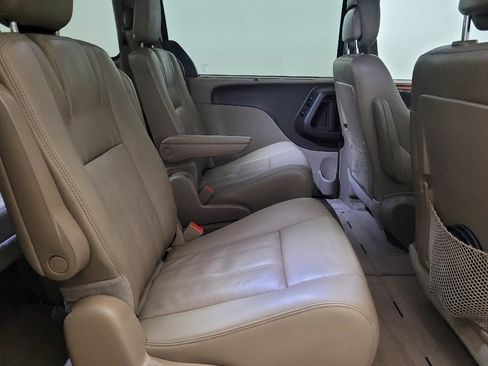 Used 2015 Chrysler Town & Country Touring-L w/ Driver Convenience Group image 19
