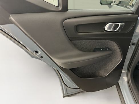 Used 2023 Volvo XC40 Recharge Plus image 28