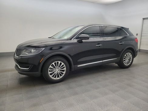 Used 2017 Lincoln MKX Select w/ Select Plus Package FWD image 2