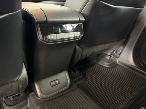 Used 2021 Toyota Highlander XSE AWD/4WD image 37