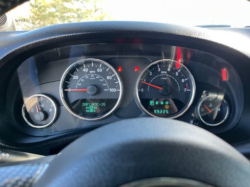 Used 2013 Jeep Wrangler Freedom Edition image 10