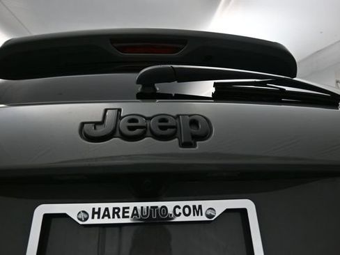 Used 2021 Jeep Grand Cherokee Laredo AWD/4WD image 24