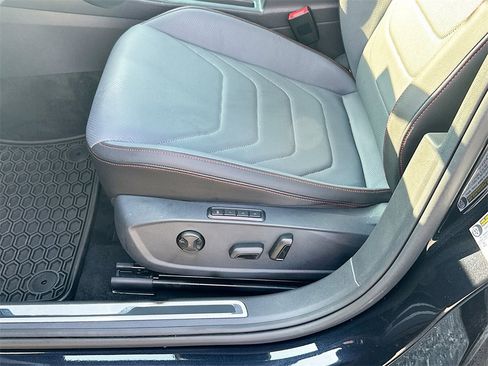 Used 2025 Volkswagen Jetta GLI Autobahn image 9