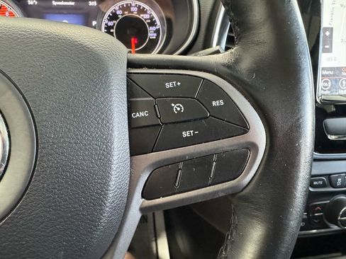 Used 2019 Jeep Cherokee Limited AWD/4WD image 37