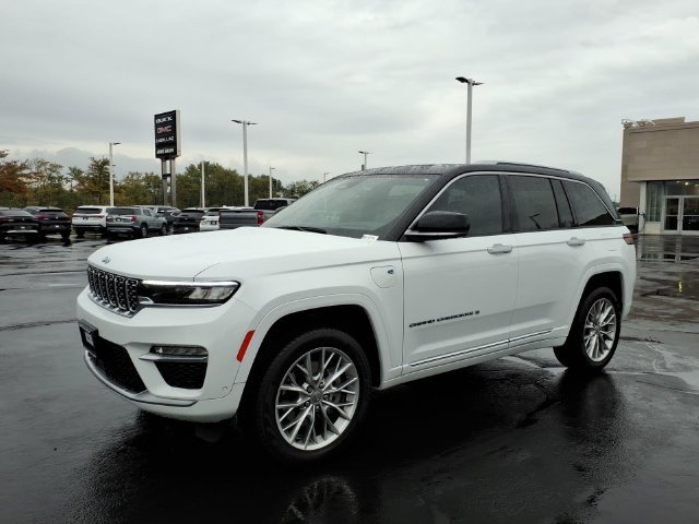 Used 2023 Jeep Grand Cherokee Summit w/ Advanced Protech Group IV AWD/4WD image 11