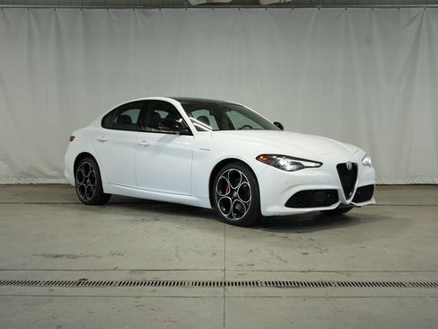 Used 2022 Alfa Romeo Giulia Veloce image 7