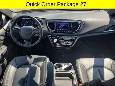 Used 2018 Chrysler Pacifica Touring-L w/ Premium Audio Group FWD image 7