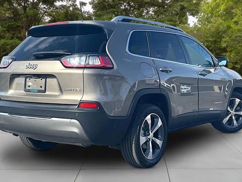 Used 2019 Jeep Cherokee Limited image 2