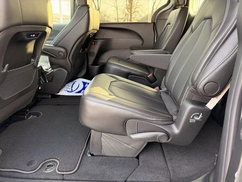 New 2026 Chrysler Pacifica Select AWD/4WD image 8