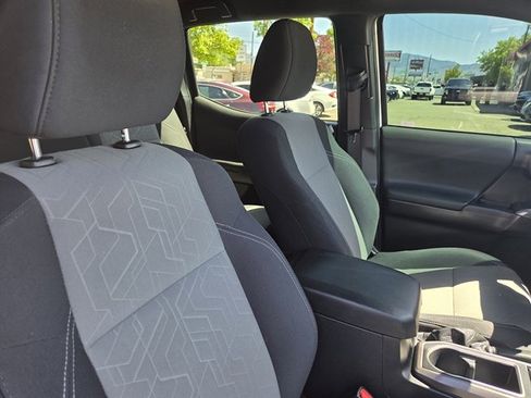 Used 2021 Toyota Tacoma TRD Sport w/ Technology Package AWD/4WD image 7