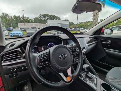 Used 2020 Kia Niro LXS FWD image 10