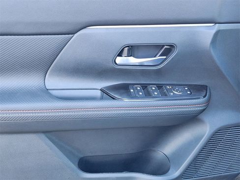 New 2026 Nissan Kicks SR image 17