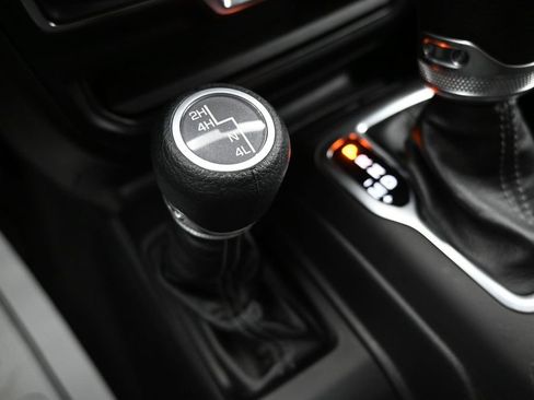 Used 2025 Jeep Gladiator Sport AWD/4WD image 23