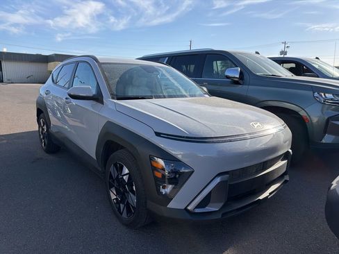 Used 2025 Hyundai Kona SEL image 2