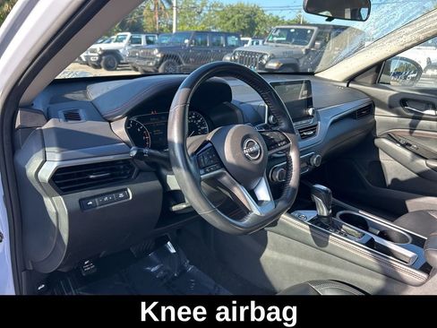 Used 2023 Nissan Altima 2.5 SR FWD image 11