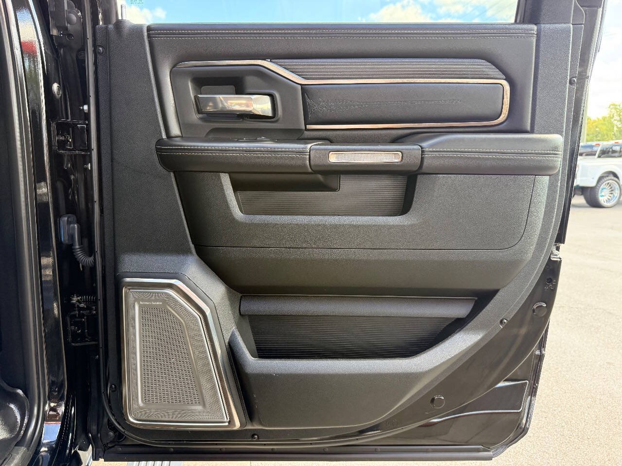 Used 2020 RAM 2500 Limited AWD/4WD image 38